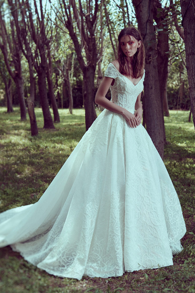 httpsapi.esposacouture.comcontentuploadsCollectionPicture106Ball Gown Wedding Dress Plume by Esposa Odette 1