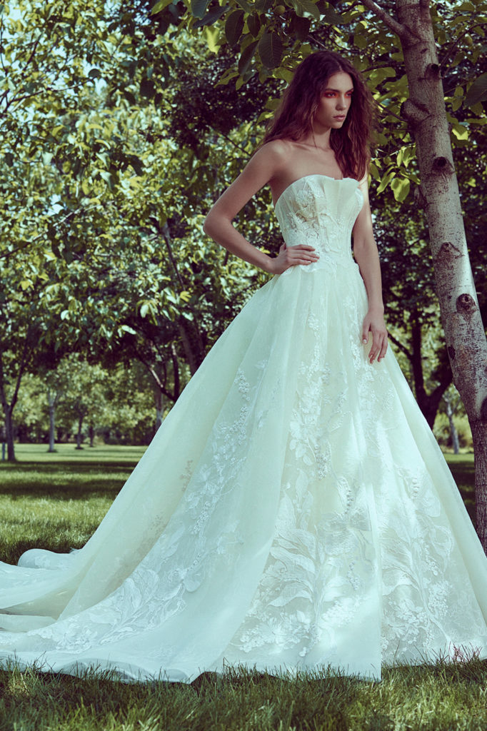 httpsapi.esposacouture.comcontentuploadsCollectionPicture151Ball Gown Wedding Dress Plume by Esposa Oley 1