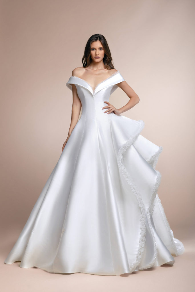 httpsapi.esposacouture.comcontentuploadsCollectionPicture359Pascual Plume by Esposa Wedding1