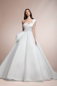 httpsapi.esposacouture.comcontentuploadsCollectionPicture506Pionny Plume by Esposa Wedding1