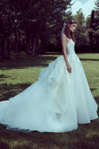 httpsapi.esposacouture.comcontentuploadsCollectionPictureBall Gown Wedding Dress Plume by Esposa Olana 1