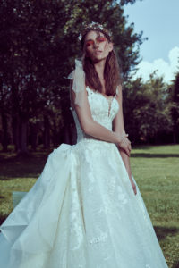 httpsapi.esposacouture.comcontentuploadsCollectionPictureBall-Gown-Wedding-Dress-Plume-by-Esposa-Olana-2